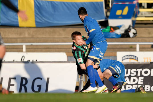 Varbergs Ivan Näsberg och Ljungskiles Allan Mohideen