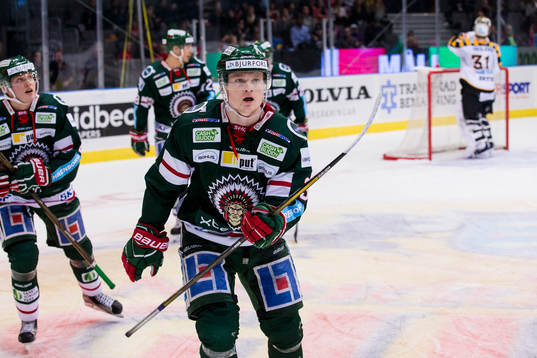 Frölundas Carl Grundström jublar