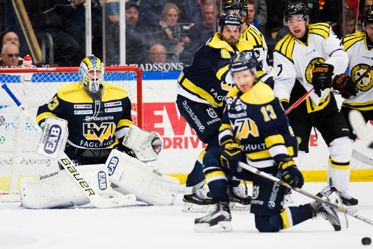 s målvakt Fredrik Pettersson-Wentzel, Christoffer Persson
