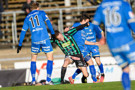 Varbergs Karl Söderström och Ljungskiles Allan Mohideen