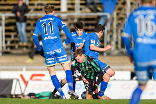 Varbergs Karl Söderström och Ljungskiles Allan Mohideen