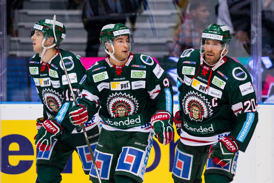 Frölundas Casey Wellman jublar ihop med Joel Lundqvist