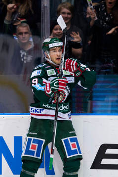 Frölundas Casey Wellman jublar