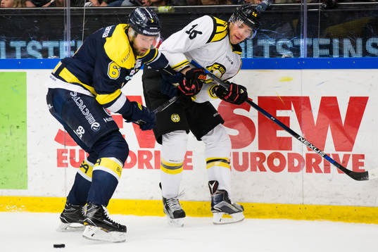 s Christoffer Persson i kamp mot Brynäs Daniel Paille