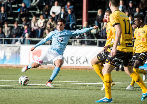 Malmös Isak Redzic skjuter in 3-0