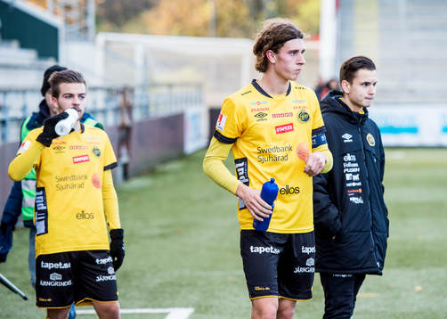 Elfsborgs lagkaptenen Christopher McVey till höger deppar