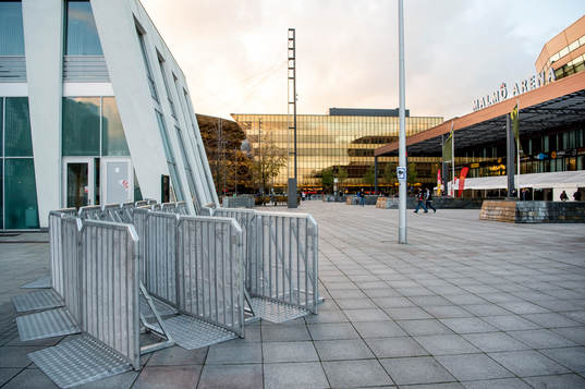 Förberedelser med polisavspärringar