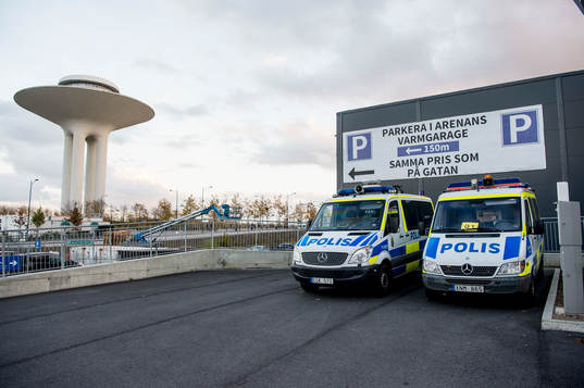 Förberedelser med polisavspärringar