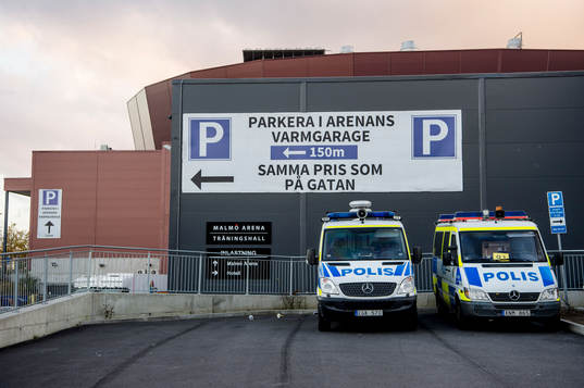 Förberedelser med polisavspärringar