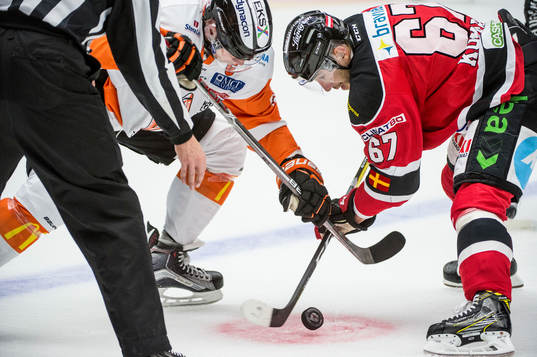 Karlskronas Morten Madsen och Malmö Redhawks Konstantin
