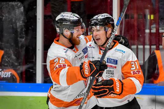 Karlskronas Joachim Rohdin och Marcus Paulsson  jublar