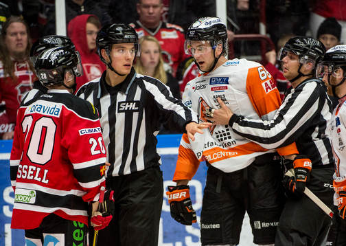 Heta känslor mellan Malmö Redhawks Erik Forssell och