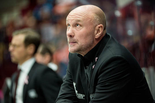 Malmö Redhawks tränare Peter Andersson deppar