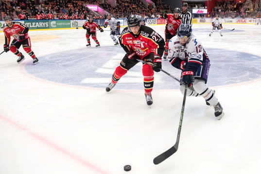 Luleås Brendan Mikkelson och Linköpings Sebastian Karlsson