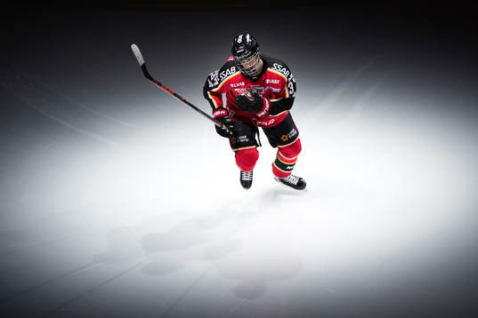 Luleås Isac Lundeström innan ishockeymatchen i SHL mellan
