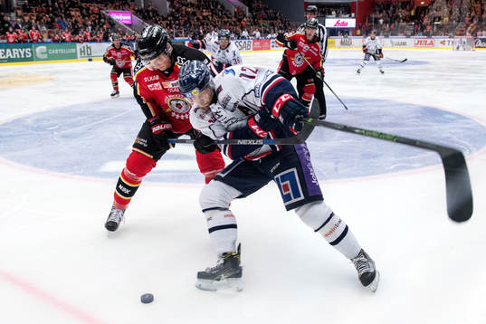 Luleås Brendan Mikkelson och Linköpings Sebastian Karlsson