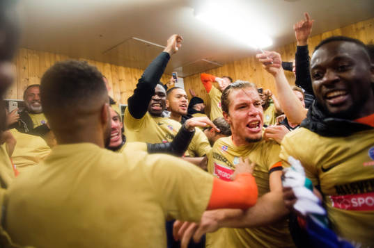 Athletics spelare jublar i omklädningsrummet