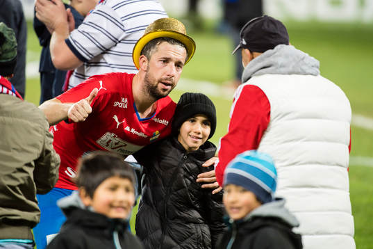 Östers Denis Velic och supportrar jublar när öster blir