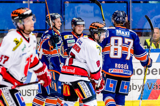 Växjös Tuomas Kiiskinen jublar