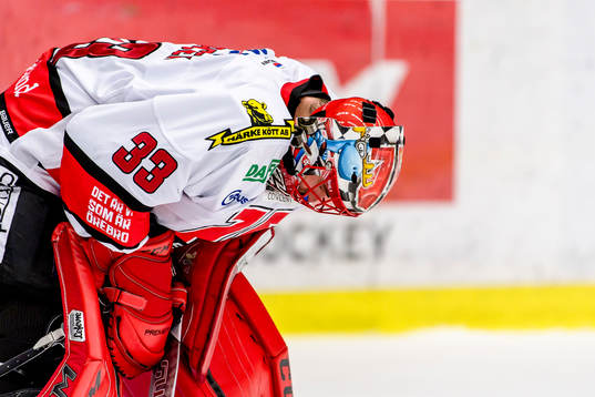 Örebros målvakt Julius Hudacek deppar
