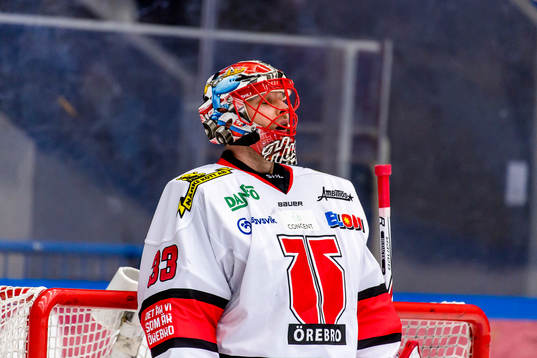 Örebros målvakt Julius Hudacek deppar
