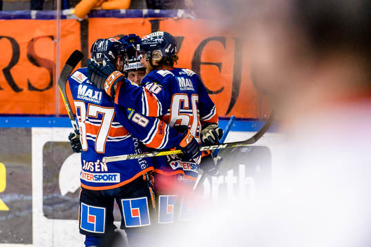 Växjös Robert Rosén och Erik Josefsson jublar