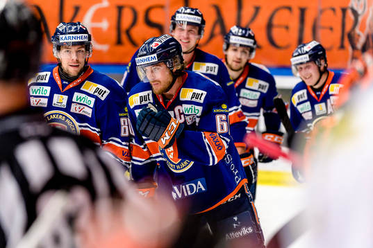 Växjös Robert Rosén och Erik Josefsson jublar