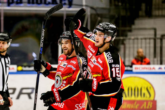 Luleås Craig Schira och Christian Jaros jublar