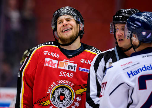 Luleås Ilari Melart reagerar på ett domslut