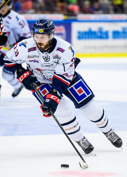 Linköpings Niklas Persson med pucken