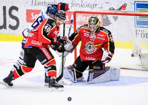 Luleås Kael Mouillierat håller undan Linköpings Pontus