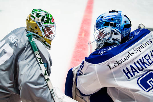 Färjestads målvakt Lars Haugen och Leksands målvakt