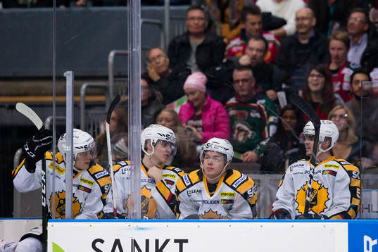 Fyra Skellefteå spelare på utvisade i tredje perioden