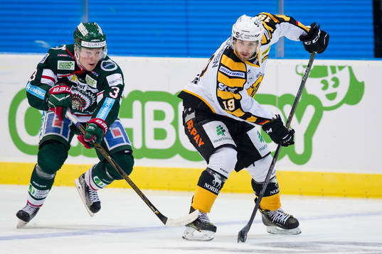 Frölundas Carl Grundström mot Skellefteås Andrew Calof