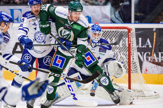 Färjestads John Persson och Leksands målvakt Atte Engren