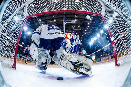 Leksands målvakt Atte Engren och Joe Piskula deppar