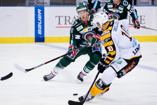 Frölundas Casey Wellman mot Skellefteås Joakim Lindström