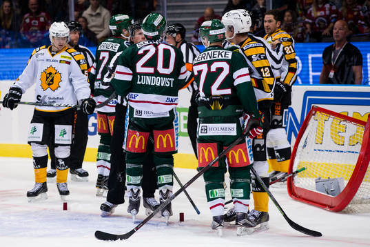 Frölundas Joel Lundqvist irriterad på Skellefteås Jimmie