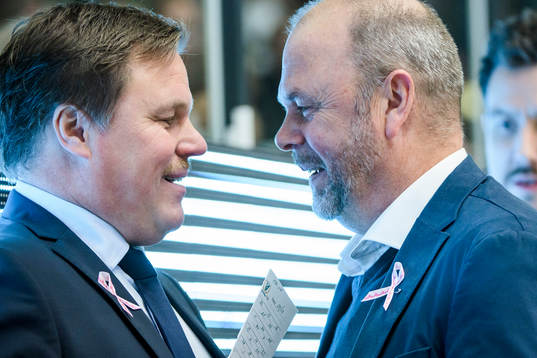 Färjestads tränare Leif Carlsson pratar med Leksands