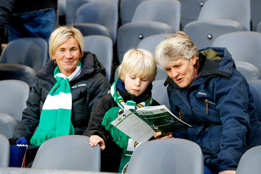 Sveriges assisterande förbundskapten Lilie Persson och