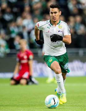 Hammarbys Alexssander Medeiros de Azeredo med bollen