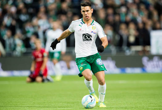 Hammarbys Alexssander Medeiros de Azeredo med bollen
