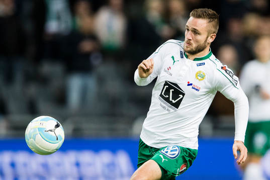 Hammarbys Mats Solheim med bollen