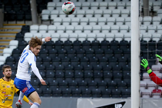 Luleås Joel Rajalakso nickar in 2-0