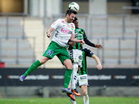 Dalkurds Mirkan Aydin i nickduell med GAIS Luther Singh