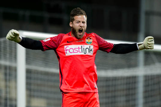 Dalkurds målvakt Frank Pettersson jublar