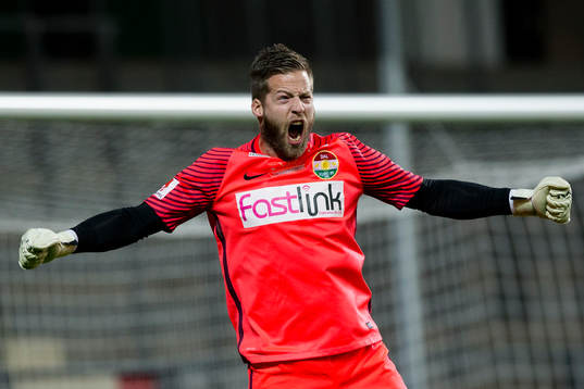 Dalkurds målvakt Frank Pettersson jublar
