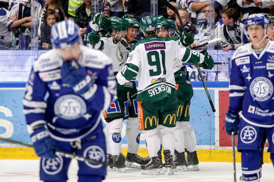 Färjestads John Persson jublar