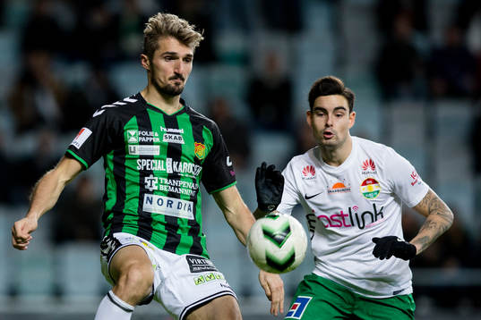 GAIS Dardan Rexhepi före Dalkurds Diego Montiel
