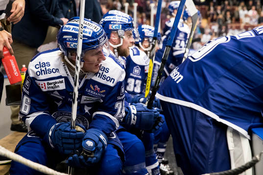 Leksands Patrik Norén i båset i ishockeymatchen i SHL